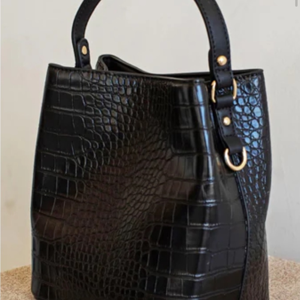 NWT AOTA Croc Grain Vegan Leather Crossbody Bucket Bag - Picture 2 of 11